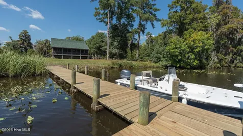 100 Hog Island New Bern NC 28560