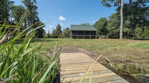 100 Hog Island New Bern NC 28560