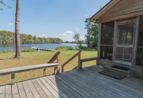100 Hog Island New Bern NC 28560