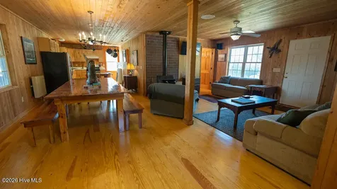 100 Hog Island New Bern NC 28560