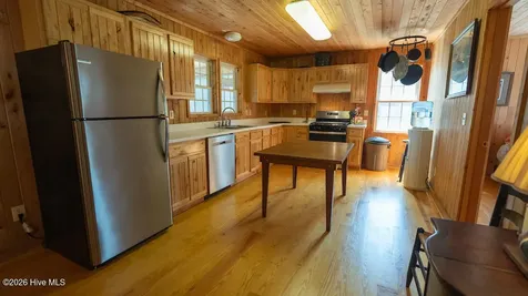 100 Hog Island New Bern NC 28560