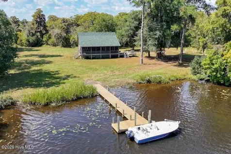 100 Hog Island New Bern NC 28560