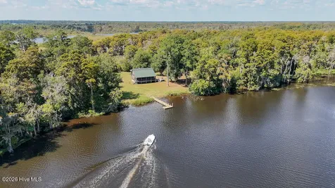 100 Hog Island New Bern NC 28560