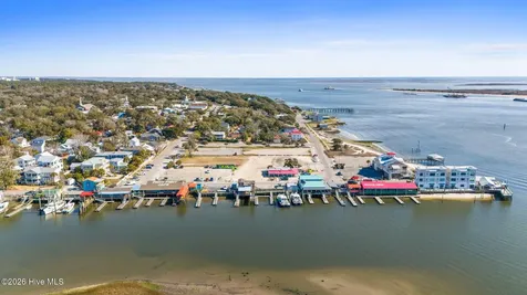 510 W St George Street Southport NC 28461