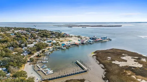510 W St George Street Southport NC 28461