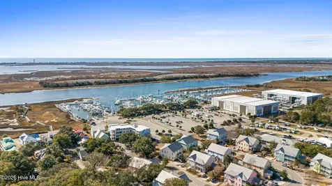 510 W St George Street Southport NC 28461