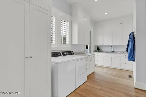 2322 Scotts Hill Loop Road Wilmington NC 28411