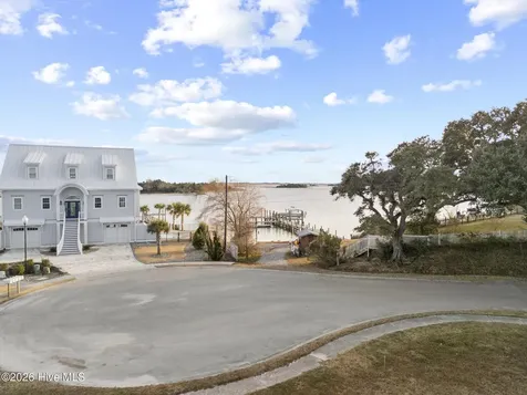 221 Deer Island Road Swansboro NC 28584