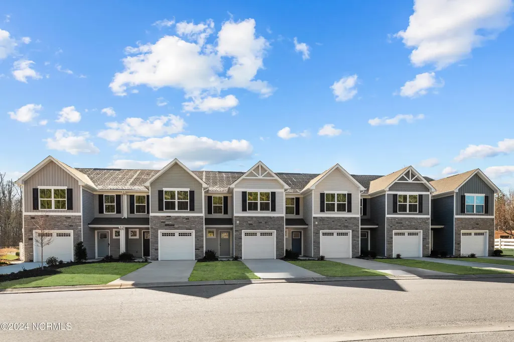 3301 Penguin Circle Elizabeth City NC 27909