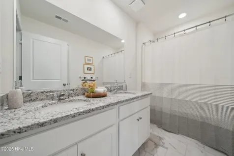 302 Mizzen Way Elizabeth City NC 27909