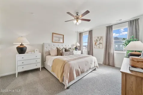 302 Mizzen Way Elizabeth City NC 27909