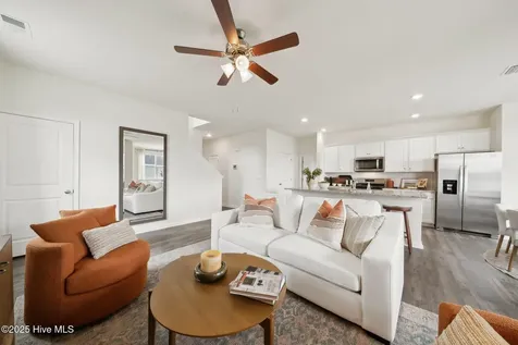 302 Mizzen Way Elizabeth City NC 27909