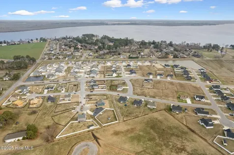 302 Mizzen Way Elizabeth City NC 27909