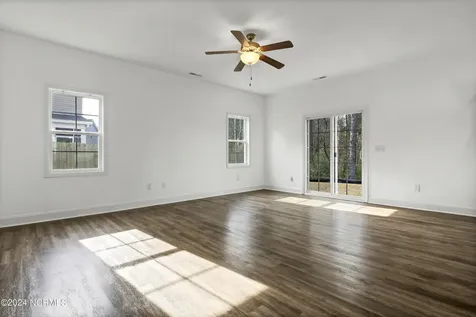 512 Everett Glades Sneads Ferry NC 28460
