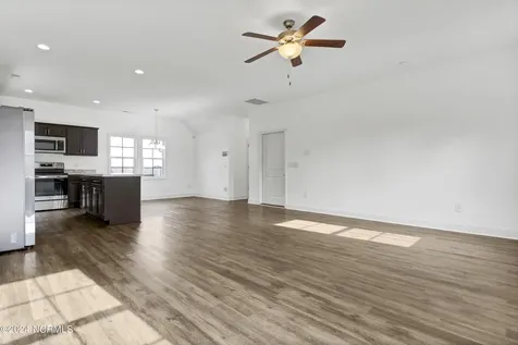 512 Everett Glades Sneads Ferry NC 28460