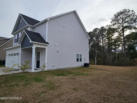 512 Everett Glades Sneads Ferry NC 28460