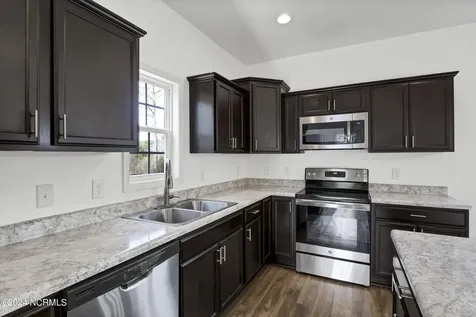 512 Everett Glades Sneads Ferry NC 28460