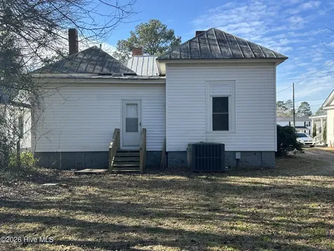 208 W College Street Mount Olive NC 28365