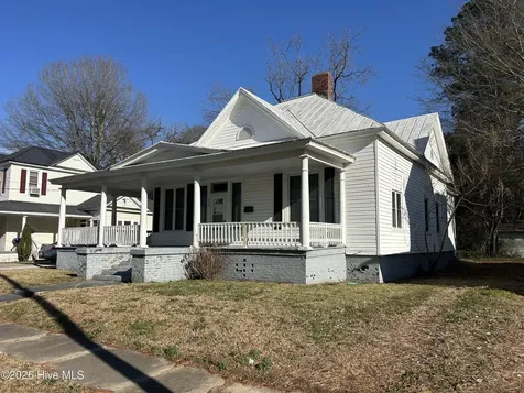 208 W College Street Mount Olive NC 28365