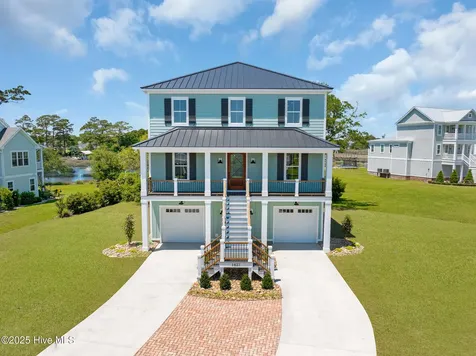 1827 Olde Farm Road Morehead City NC 28557