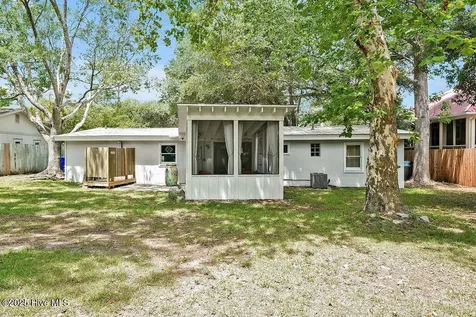 304 E Leonard Street Southport NC 28461