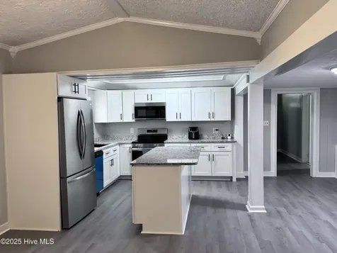 305 E Oak Street Lake Waccamaw NC 28450