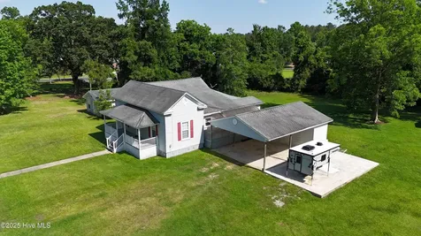 305 E Oak Street Lake Waccamaw NC 28450