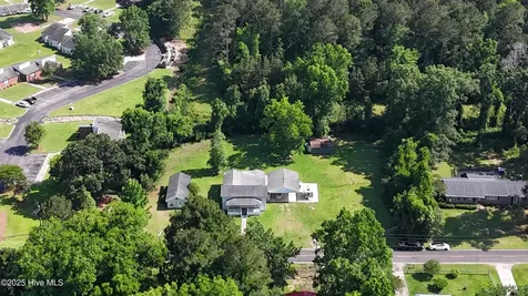 305 E Oak Street Lake Waccamaw NC 28450