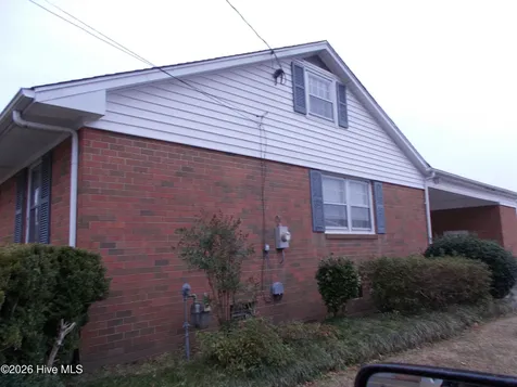 1606 Hardee Road Kinston NC 28504