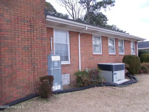 1606 Hardee Road Kinston NC 28504