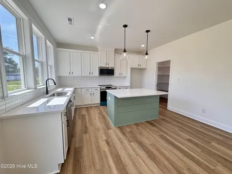 4142 Dixon Road Grimesland NC 27837