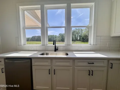 4142 Dixon Road Grimesland NC 27837