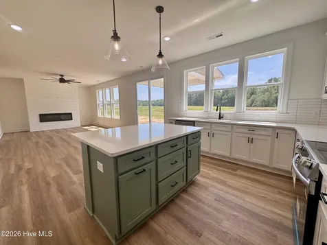 4142 Dixon Road Grimesland NC 27837