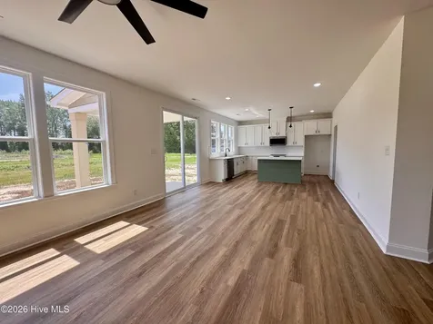 4142 Dixon Road Grimesland NC 27837