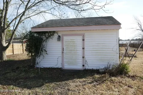 1803 Vine Street Elizabeth City NC 27909