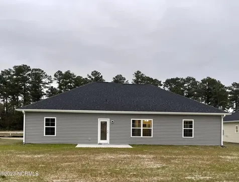 156 Seashore Street Grimesland NC 27837