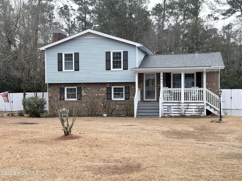 905 E Wilmington Street Burgaw NC 28425