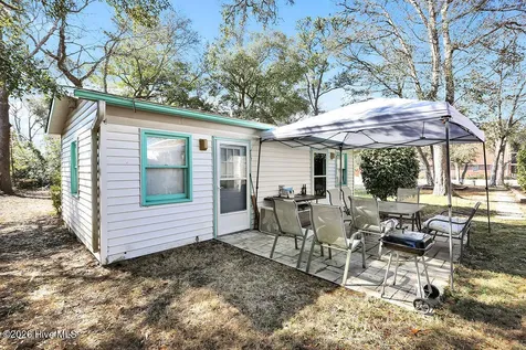 104 SE 16th Street Oak Island NC 28465