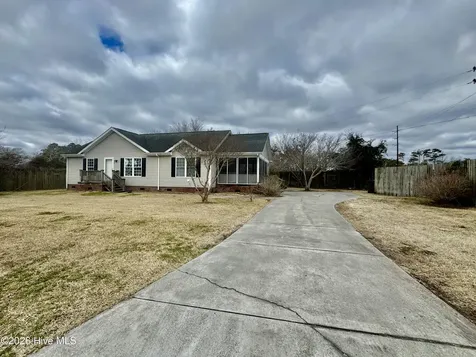 102 Earl Avenue Beaufort NC 28516