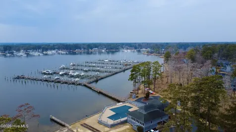 27 Pelican Bay Road Washington NC 27889