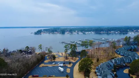 27 Pelican Bay Road Washington NC 27889