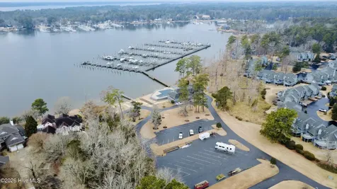 27 Pelican Bay Road Washington NC 27889