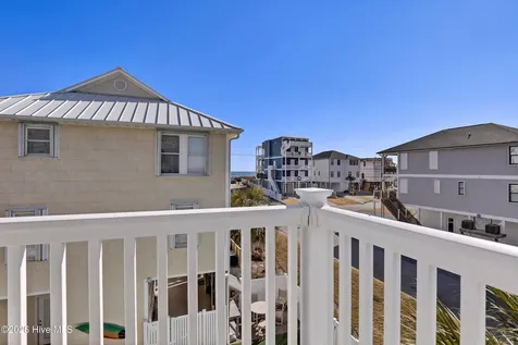 106 Charlotte Avenue Surf City NC 28445
