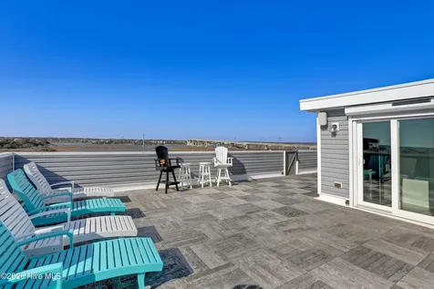 106 Charlotte Avenue Surf City NC 28445