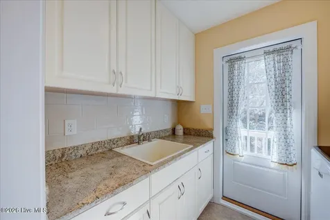 5544 Creek Pointe Road New Bern NC 28560