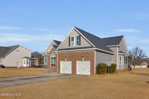 1329 Whitten Court Greenville NC 27858