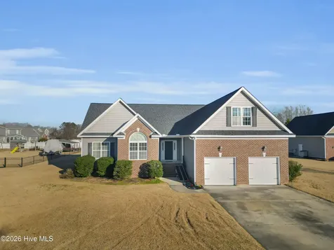 1329 Whitten Court Greenville NC 27858