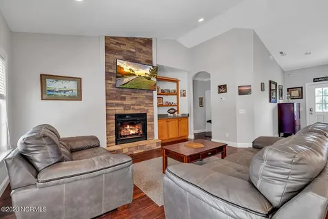 4013 Thomas Road Little River SC 29566