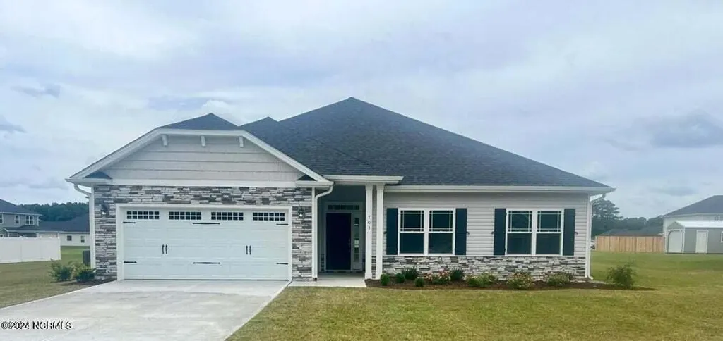 404 Sandcastle Street Grimesland NC 27837