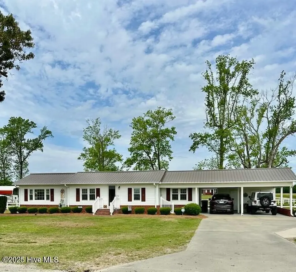4998 Peacock Road Whiteville NC 28472